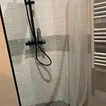 Pensión Atypique Avec Piscine Chauffée 3*