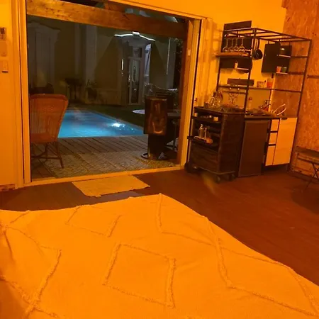 Atypique Avec Piscine Chauffée Pensión 3*