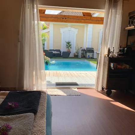 Atypique Vue Piscine Chauffee *